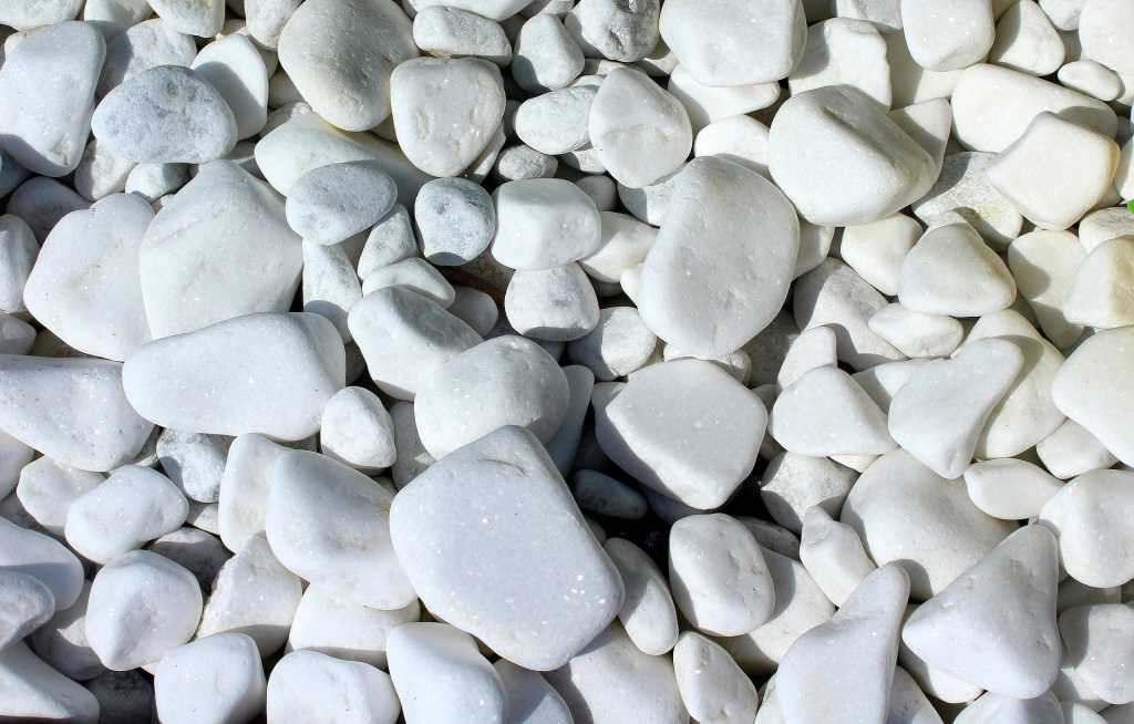 white-pebbles-garden